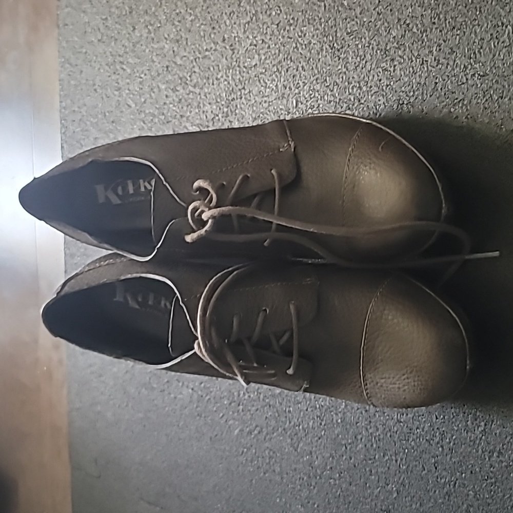 Shoes - Picture 2 of 3